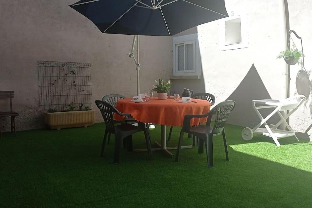 Le Gite De Flavie Montpeyroux  Exterior foto